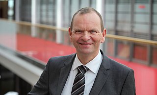 Hochschul-Präsident Jürgen Krahl von der TH OWL musste sich in Höxter sehr viel Kritik anhören. - Bernhard Preuß