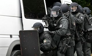 Einsatzkräfte des SEK nahmen den Mann schließlich fest. - Themenfoto/Patrick Menzel