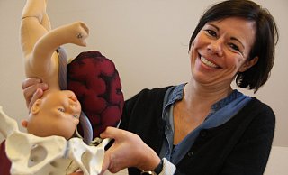 Hebamme Grit Junghans (48) spricht über Entbindungen während der Corona-Pandemie. - Anne Neul