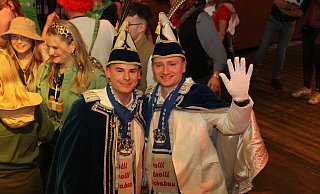 Phil Clenaghan (l.) und Felix Dedores sind das Prinzenpaar des Scharmeder Karnevalvereins. - Johannes Büttner