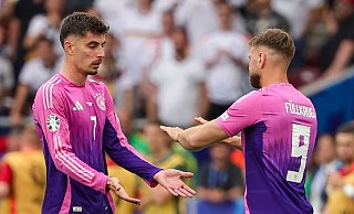 Wer wird gegen Dänemark starten? Der Bundestrainer hat die Wahl zwischen Kai Havertz (l) und Niclas Füllkrug. - Christian Charisius/dpa