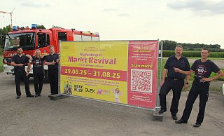 Die Organisatoren der Volmerdingsener Feuerwehr für die Revival-Party versprühen schon jetzt gute Laune und freuen sich auf viele Gäste: Collin Brinkmann (v. l.), Sabine Sieker, Björn Becker, Manuel Klette und Löschgruppenführer Marco Knollmann. - Andreas Jürgensmeyer