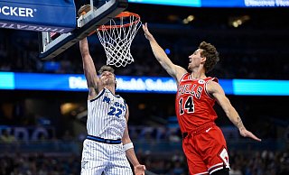 Franz Wagner (l) kann die Niederlage der Orlando Magic gegen Chicago nicht verhindern. - Phelan M. Ebenhack/FR121174 AP/AP/dpa