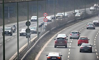 Fehlfunktion: Weil sich der Computer aufgehängt hatte, blitzte die Tempoanlage am 7. März auf dem Ostwestfalendamm fast alle Autofahrer. Wirklich zu schnell waren die wenigsten. - Andreas Frücht