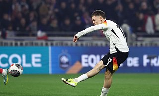 Deutschlands Florian Wirtz erzielt das erste Tor gegen Frankreich. - Franck Fife/AFP/dpa