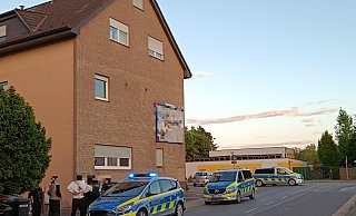 Die Polizei ist am Donnerstag in Bünde im Einsatz - ein Anwohner berichtet von Schüssen und einem Verletzten. - Claus Frickemeier
