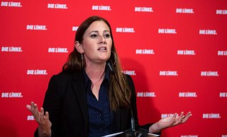 Janine Wissler bei einer Pressekonferenz im Karl-Liebknecht-Haus in Berlin. - Foto: Bernd von Jutrczenka/dpa