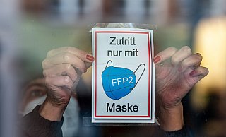 Maskenpflicht - in Krankenhäusern im Kreis Höxter ist das Tragen von Masken wieder erwünscht - in mancher Infektionssprechstunde beim Hausarzt sogar Pflicht. - Neue Westfälische
