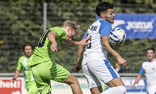 Brakes Joshua Elias Quintana Ortuzar (r.) mit einem Ahmsener im Kampf um den Ball. - Jörg Dieckmann