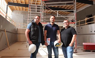 Kristof Hohlfeld (v. l.), Tobias Bollmann und Alexander Jost auf der Baustelle. - Dirk Windmöller Kristof Hohlfeld (v. l.), Tobias Bollmann und Alexander Jost auf der Baustelle. - Dirk Windmöller