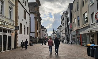 Am Mittwoch ist die Besucherfrequenz in der Paderborner Innenstadt eher übersichtlich. Das könnte sich zu Pfingsten ändern. - Lena Henning