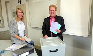 Sina Bäumer und Lothar Sobek haben die Kommunalwahl vorbereitet. - Frank-Michael Kiel-Steinkamp