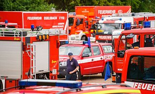 Feuerwehrkräfte helfen bei der Bekämpfung der Waldbrände in Griechenland. - dpa