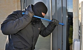 Ein Mann ist wegen mehreren Einbrüchen in Einfamilienhäuser angeklagt (Symbolbild). - Pixabay