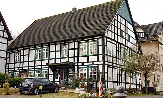 Das frühere Ackerbürgerhaus nur unweit der Stioftskirche wurde 1781 gebaut und steht unter Denkmalschutz. - Barbara Franke
