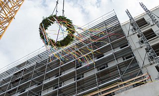 Am Paderborner Hauptbahnhof ist das Richtfest gefeiert worden. - Lena Henning