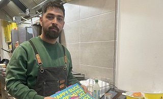 Das Hauptgeschäft ist Döner, mit Happy-Slice-Pizza und Loco-Chicken-Hähnchen hat der Mindener Gastronom Safar Ara sein Angebot aber erweitert. - Jan Henning Rogge