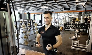 Der Kampfsportler Harun Özdemir beim Training im Studio 84 an der Kahlertstraße in Gütersloh. - Andreas Frücht