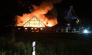 Der Stall geriet in der Nacht aus bislang ungeklärter Ursache in Brand. - Andreas Eickhoff
