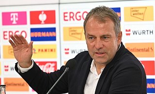 Bundestrainer Hansi Flick bei der Pressekonferenz nach der Niederlage gegen Kolumbien. - Bernd Thissen/dpa