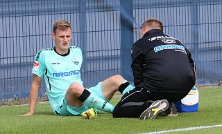 Jonas Carls hatte sich im Testspiel gegen Osnabrück kurz vor Schluss am linken Sprunggelenk verletzt und konnte nicht weiterspielen. Der SCP-Akteur nimmt aber schon wieder am Mannschaftstraining teil. - Jochem Schulze