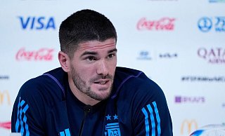 Hat Respekt vor Australien: Rodrigo de Paul in der Pressekonferenz. - Jorge Saenz/AP/dpa