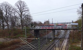 Die Brücke im Verlauf der Bahnhofstraße über die Bahngleise ist in die Jahre gekommen und muss ersetzt werden. - Hans-Hermann Igges