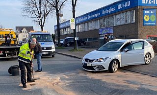 Der Fahrer des Seat Leon hatte offenbar nicht auf das Motorrad auf der Stadtheider Straße geachtet. Der 25-jährige Motorradfahrer wurde schwer verletzt. - Charlotte Mahncke