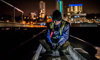 Sie arbeiten, wenn andere schlafen: Wechselschicht-Systeme mit Nachtschichten sind laut dem Arbeitszeitreport der Bundesanstalt für Arbeitsschutz und Arbeitsmedizin (BAuA) von 2016 besonders in der Industrie anzutreffen. - pixabay