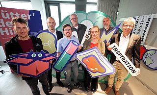 Patrick Pollmeier (HSBI), Thomas Mühlhausen (Volksbank), Giovanni Fusarelli (Bielefeld Marketing), Marc-Oliver Schierenberg (Da Vinci), Gesa Fischer (Bielefeld Marketing), Andreas Wollensak (Da Vinci)und Dario Anselmetti (Teutolab). Foto: Peter Unger - Peter Unger