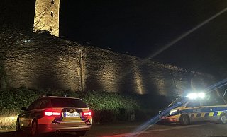 Die Parkplatz-Party unterhalb der Sparrenburg wurde von der Polizei beendet. - Jens Reichenbach