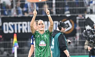 Werder-Spielerin Medina Desic hat sich öffentlich für diese Plakataktion nach dem Derby gegen den HSV entschuldigt. - Carmen Jaspersen/dpa