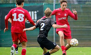 Finn Jaranowsky (r.) und Tim Seifeld (l.) unterlagen mit der A-Jugend des VfL Theesen dem Delbrücker SC. - az