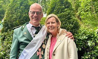 In Weine regiert nun Schützenkönig Stefan Schlüter mit seiner Frau Katrin. - Johannes Büttner