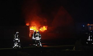 Die Feuerwehrleute konnten den Brand schnell löschen. - Polizei Höxter
