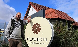 Der Bünder Erkan Yilmaz (41) eröffnet am 13. Oktober sein neues Restaurant "Fusion" in Löhne Mennighüffen. Wer es aber nicht bis dahin aushalten kann, kann auch zu dem "Softopening" am 7. und 8. Oktober kommen. - Anastasia von Fugler