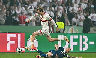 Erst gewann Nick Woltemade mit dem VfB Stuttgart den DFB-Pokal, dann zeigte er Mitgefühl mit Gegner Bielefeld. - Federico Gambarini/dpa