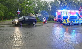 Sintflutartiger Regen setzte in kurzer Zeit die Straßen unter Wasser wie in diesem Bild die Einmündung Personstraße und Schulstraße. - Ralph Meyer Sintflutartiger Regen setzte in kurzer Zeit die Straßen unter Wasser wie in diesem Bild die Einmündung Personstraße und Schulstraße. - Ralph Meyer
