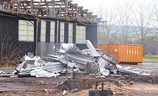 Das ehemaliger Corveyer Sägewerk wird abgerissen. Es steht auf dem Boden der historischen Corveyer Civitas. Auf dem Gelände entsteht mit dem Geschichtspark ein Kernelement der Höxteraner Landesgartenschau. - Burkhard Battran