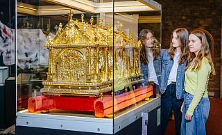 Der vergoldete Silberschrein des heiligen Liborius, des Paderborner Dom- und Bistumspatrons, nimmt auch in der Ausstellung einen bevorzugten Platz ein. - BESIM MAZHIQI Der vergoldete Silberschrein des heiligen Liborius, des Paderborner Dom- und Bistumspatrons, nimmt auch in der Ausstellung einen bevorzugten Platz ein. - BESIM MAZHIQI