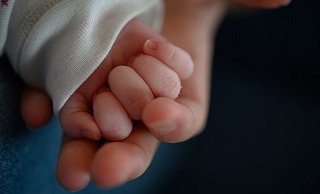 Mit der Kindergrundsicherung sollen Leistungen für Familien zusammengefasst und zugleich erhöht werden. - Sebastian Gollnow/dpa