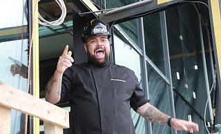 Timo Hinkelmann auf der Baustelle. In wenigen Wochen will er das Restaurant "Mirror" eröffnen. - Claus Frickemeier