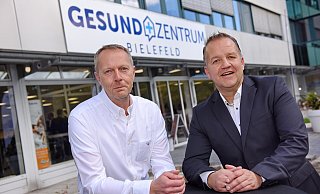 Der Geschäftsführer des neuen Bielefelder Gesundheitszentrum am Südring, Ilja Skora (l.), und Markus Wendler, Geschäftsführer der Firma PVM, unter dessen Dach das Zentrum eröffnet, hoffen auf viele Besucher - nicht nur beim Tag der offenen Tür. - Barbara Franke