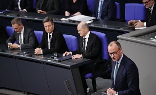 Merz (v.r.n.l.), Scholz, Habeck und Lindner verlieren laut einer Untersuchung Vertrauen in der gesellschaftlichen Mitte. - Kay Nietfeld/dpa