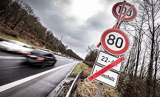 Seit Jahren wird um das Tempolimit auf dem Ostwestfalendamm gerungen. Jetzt will die Bezirksregierung kurzfristig eine Entscheidung treffen. - Symbolfoto: Mike-Dennis Müller