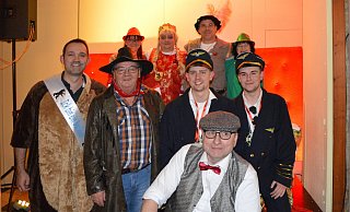 „Beim Merlsheimer Hallenkarneval konnte 2020 noch ohne Abstand gefeiert werden.Im Bild: Vier Generationen Zweigestirne" - Karnevalsverein Merlsheim
