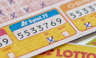 Am Wochenende gab es zwei neue NRW-Millionäre bei Eurojackpot und Spiel77. Damit steigt die Zahl der WestLotto-Millionäre im Jahr 2025 auf 15 an. - © Schlag & Roy GmbH
