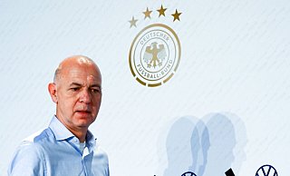 DFB-Präsident Bernd Neuendorf kommt zu einer Pressekonferenz. - Federico Gambarini/dpa/Archivbild