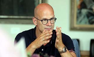 Krisenstabsleiter Ingo Nürnberger erklärte am Montagmittag auch, warum die rund 100 Schüler und Lehrer erst am Mittwoch getestet werden. - Wolfgang Rudolf