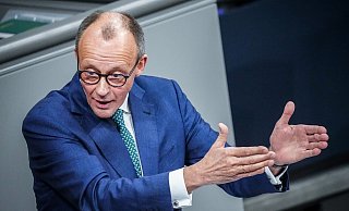 «Wir müssen in der politischen Mitte dieses Landes dafür sorgen, dass die Extremen nicht noch stärker werden», appelliert Merz. - Kay Nietfeld/dpa